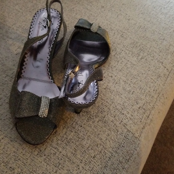 Shoes - Picture 2 of 4